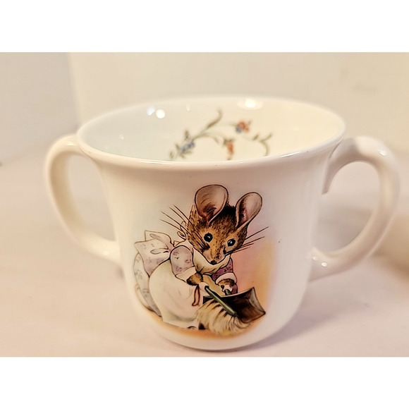 1986 Beatrice Potter Hunca Munca Childs 2 handle Mug/ cup Royal Albert England - Picture 1 of 12